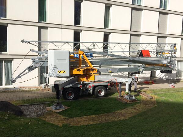 27 Meter Schnelleinsatzkran vor Ort