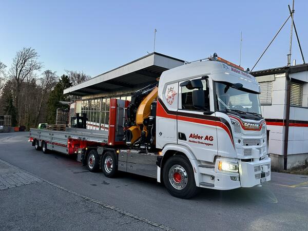 Scania R660 mit abnehmbarer Brücke