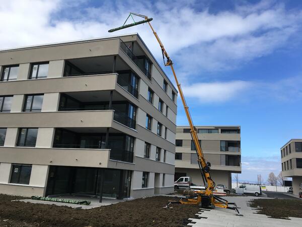 Raupenkran im Einsatz für Storenbauer