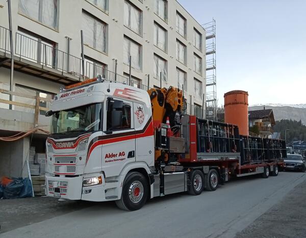 Scania R660 mit abnehmbarer Brücke