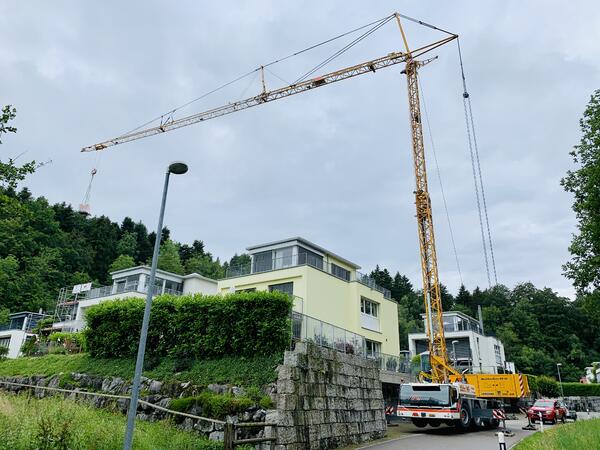 Flexible Auslegersteilstellungen und hohe Hakenhöhen